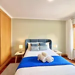 Modern 7 With Pool By Homing אלבופיירה