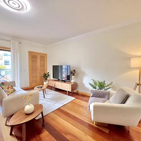 Modern 7 With Pool By Homing Apartament